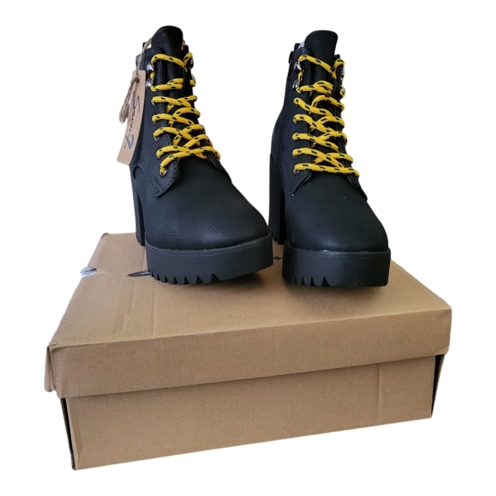 Seven black flatiron platform boot Womens Size 8 New‎